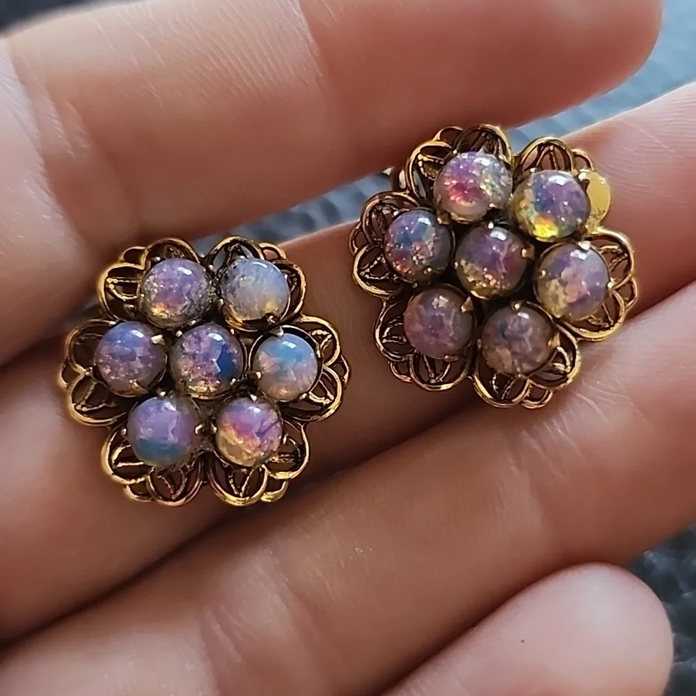 VTG clip on earrings - Picture 2 of 8